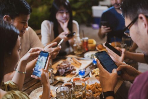 How Social Media Can Affect Mental Health: Benefits and Risks 3