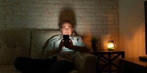 How Social Media Can Affect Mental Health: Benefits and Risks 4